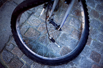 Flat bicycle tire
