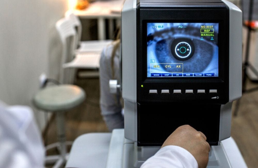 A woman receives a retinal scan by an ophthalmologist to check for retinal mauclopathy due to Elmiron.